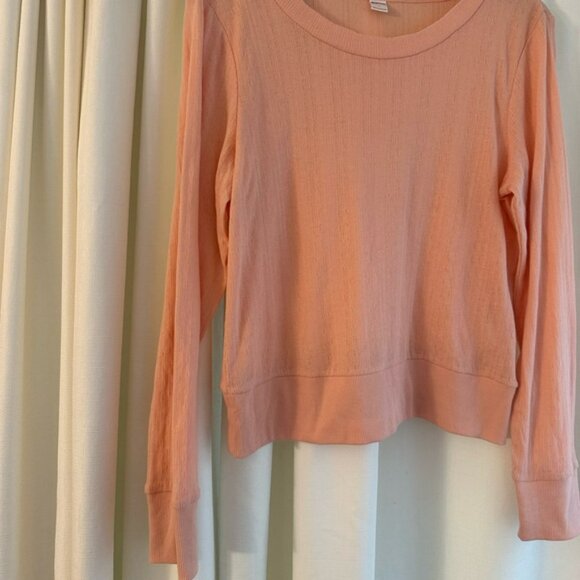 Old navy top - Picture 2 of 3